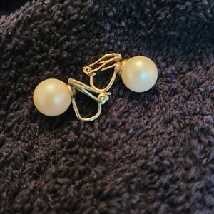 Cream Vintage Pearl Clasp Earrings